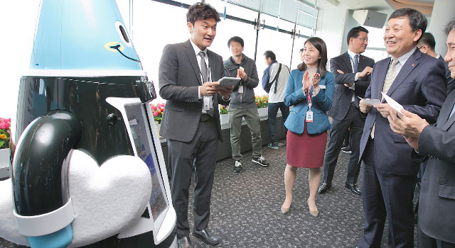 5G Robot in Lotte Tower